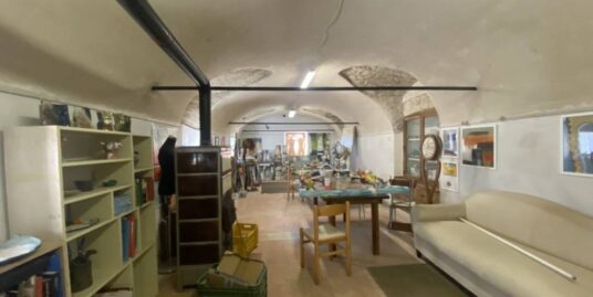 Carlazzo, bellissimo casale di circa 700 mq